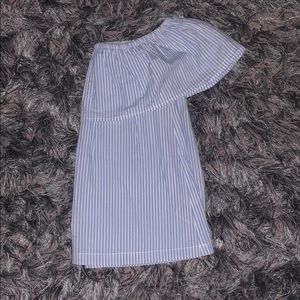 Cute blue and white top!